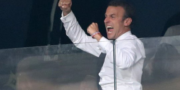 Emmanuel Macron charrié par les bleus sur les impôts (vidéo)