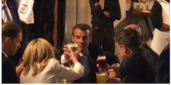 Emmanuel Macron et son épouse "descendent" une mousse à Bruxelles (photo)