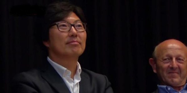 Jean-Vincent Placé à un videur « Le prix de ma chemise, cela fait un RSA complet pour ta famille »