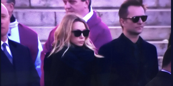 Hommage à Johnny Hallyday, Laura Smet est tombée dans les bras de Sylvie Vartan