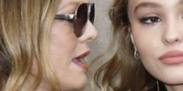 La fille de Vanessa Paradis « sous influence », comment sa mère la guide dans l'ombre