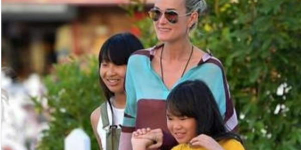 Laeticia Hallyday et ses filles mettent le cap sur St Barth