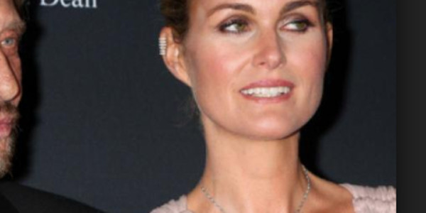 Laeticia Hallyday « veille sur Johnny », elle écarte un célèbre chanteur pris pour un paysan
