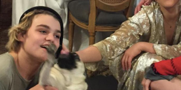 Le fils de Vanessa Paradis retrouve la Californie après son séjour en France (photo)