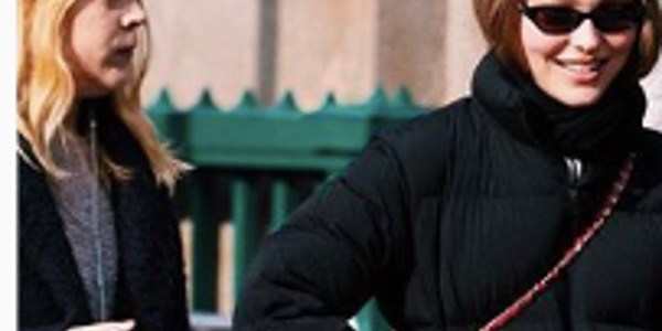 Lily-Rose Depp méfiante, cette « distance » qu'elle affiche avec Johnny Depp