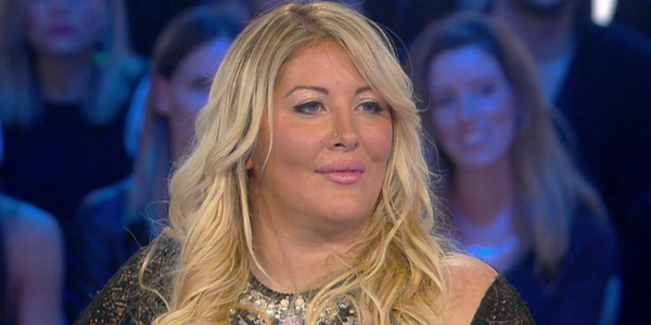 Frustrée sexuellement, Loana pense faire appel à un escort