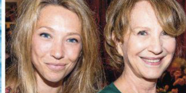 Nathalie Baye et Laura Smet, face à Laeticia, elles sont soutenues par leurs amis du showbiz