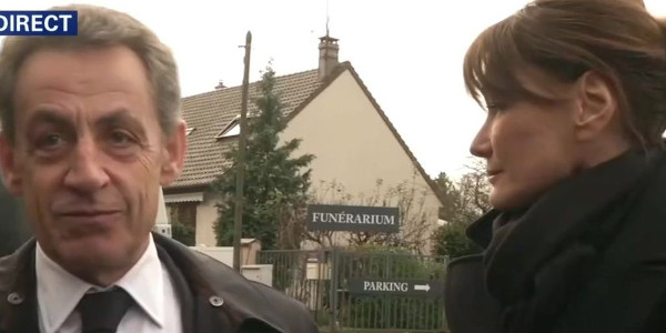 Nicolas Sarkozy et Carla Bruni au bord des larmes après s'être recueillis devant la dépouille de