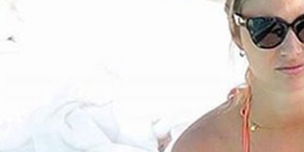 Beatrice Borromeo en bikini, elle affiche sa ligne retrouvée avec son fils (photo)