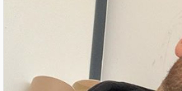 Camille Combal accro à Marie, surpris en étrange posture (photo)