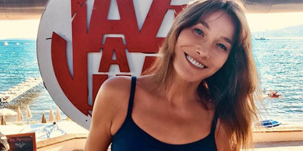 Carla Bruni enflamme la scène du festival Jazzajuan (photo)