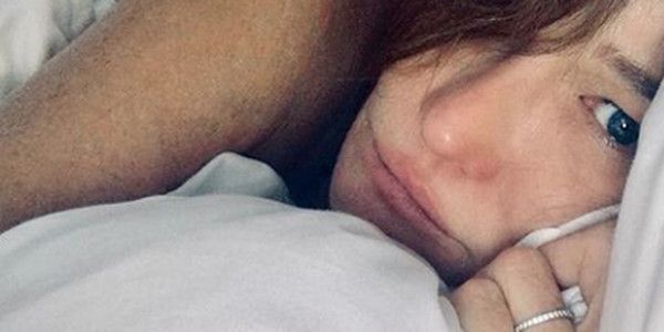 Carla Bruni clouée au lit par « un gros » pépin de santé (photo)