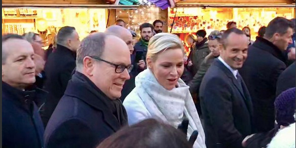Charlène de Monaco sublime avec son époux pour l'inauguration du marché de Noël (photos)
