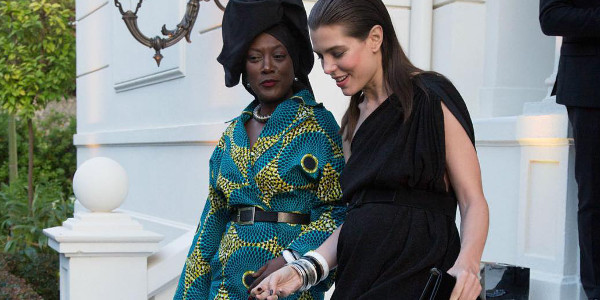 Charlotte Casiraghi expose ses belles jambes sous une robe échancrée (photo)