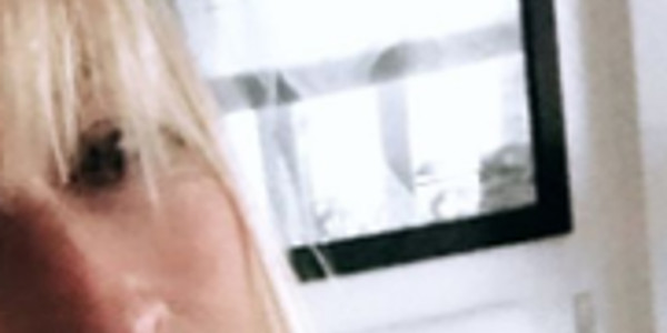Estelle Lefébure « face aux critiques », un surprenant coup de jeune, la preuve