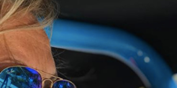 Estelle Lefébure, peau ravagée par le soleil, sa réplique cash (photo)