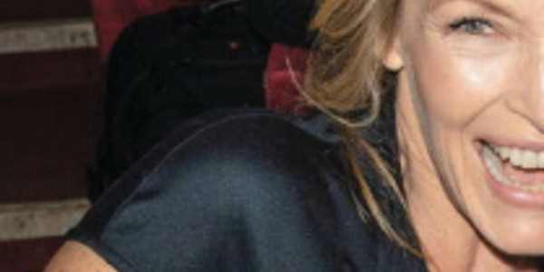 Estelle Lefébure, son avocat oublié, elle s'affiche avec un acteur mythique (photo)