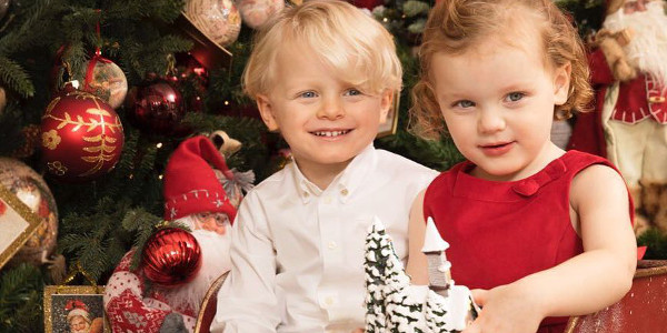 Charlène de Monaco publie une adorable photo de ses jumeaux pour Noël