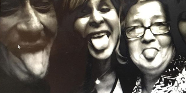 Laeticia Hallyday, sa mère et sa grand-mère « narguent » Laura Smet (photo)