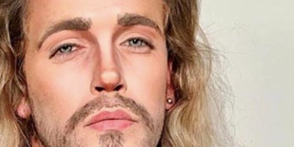 Julien Doré a pris un coup de jeune pendant ses vacances (photo)