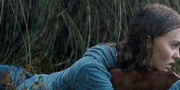 Lily-Rose Depp impressionnante arme de guerre en main (photo)