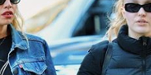 Lily-Rose Depp alimente sa bisexualité, elle ne lâche pas Stella Maxwell (photo)