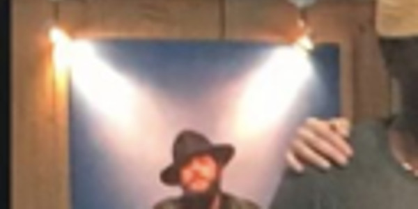 Maxim Nucci « l'incruste », chez Vianney, une surprenante raison (photos)