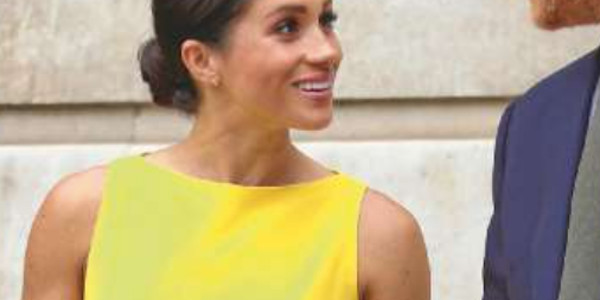 Meghan Markle topless sous sa robe signée Brandon Maxwell (photo)