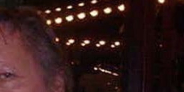 Renaud, mafieux, kilos en trop, surprenant look qui fait jaser (photo)