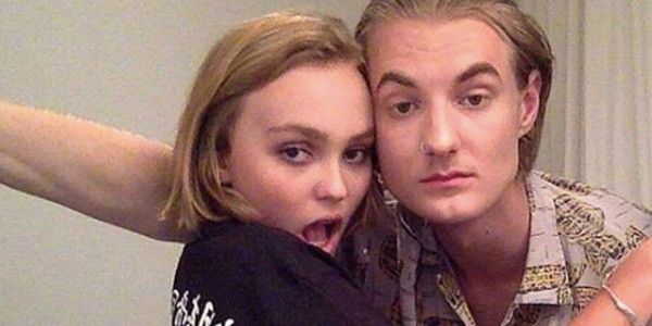 Vanessa Paradis et Johnny Depp adoptent Walker Bunting, le petit ami de leur fille (photo)