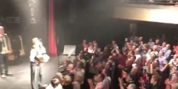 Digne, Sheila fait face à la mort de son fils. Mais il lui arrive de craquer
