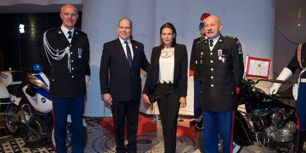 Stéphane de Monaco marraine de la compagnie des Carabiniers (photo)