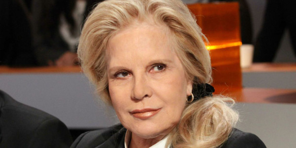 Sylvie Vartan s'en prend à Laeticia Hallyday « Je n'ai pas envie de frapper à sa porte »