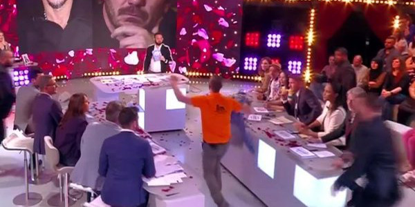 TPMP de Cyril Hanouna : Un homme fait irruption sur le plateau (vidéo)