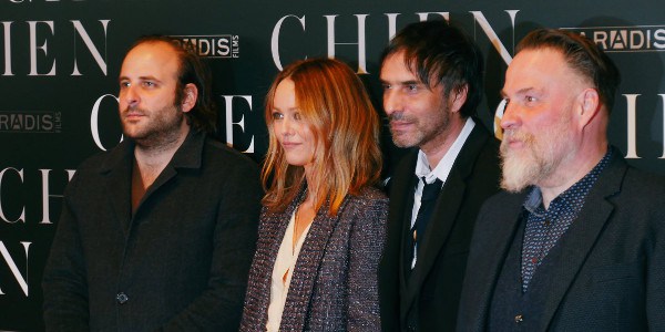 Vanessa Paradis et Samuel Benchetrit, un couple uni à la première de Chien (photos)
