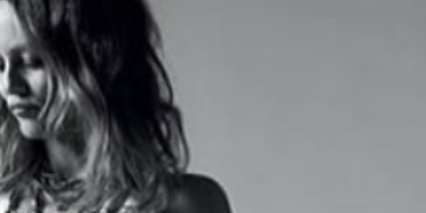 Vanessa Paradis fusionnelle avec Samuel Benchetrit, elle le place sous surveillance