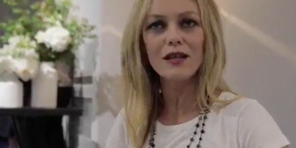 Vanessa Paradis en plein délire à cause d'une robe en mousseline (vidéo)