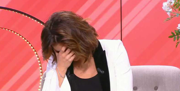 Faustine Bollaert tourmentée par un obsédé sexuel