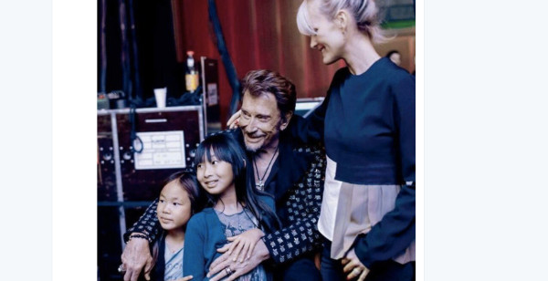 Laeticia Hallyday apaisée à St Barth. « A mort le cancer » lance-t-elle (photo)