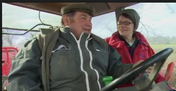 Anne-Marie (L'amour est dans le pré 2017)- Pourquoi a-t-elle vécu longtemps dans une caravane ?(vidéo)