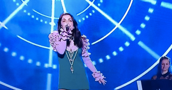 Jenifer- sa robe portée dans The Voice ne plaît aux fans