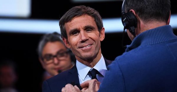 David Pujadas a porté une perruque au JT de France 2