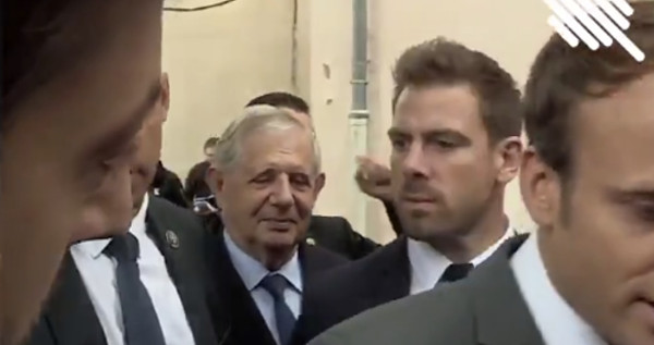 Emmanuel Macron regrette-t-il le mot « fainéants » ? « Absolument pas ! »