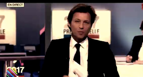 Yann Barthès se moque de Laurent Delahousse, le crooner (vidéo)