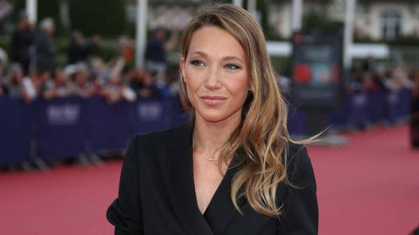 Laura Smet : « La décou­verte de la célé­brité de mon père a été violente »