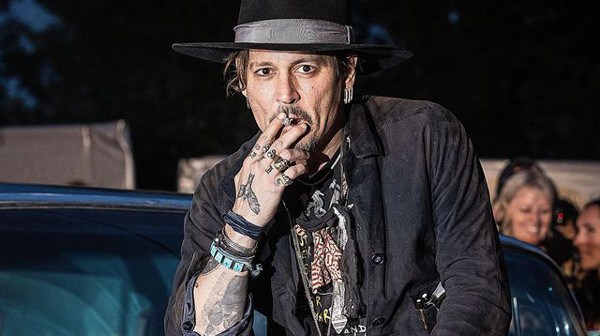 Quand Johnny Depp charrie la soeur de Vanessa Paradis (photo)