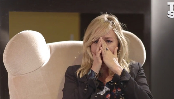 Enora Malagré fond en larmes après un message de sa grand-mère décédée (vidéo)