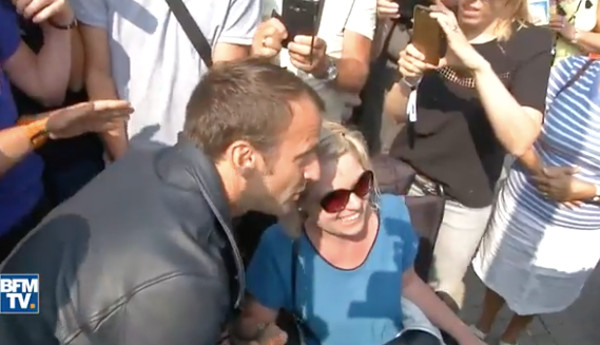 Emmanuel et Brigitte Macron s'offrent un bain de foule au Touquet (vidéo)