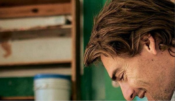 Camille Lacourt en larmes après la naissance de sa fille