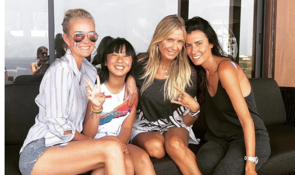 Laeticia Hallyday soutient les Bleus depuis st Barth (photo)